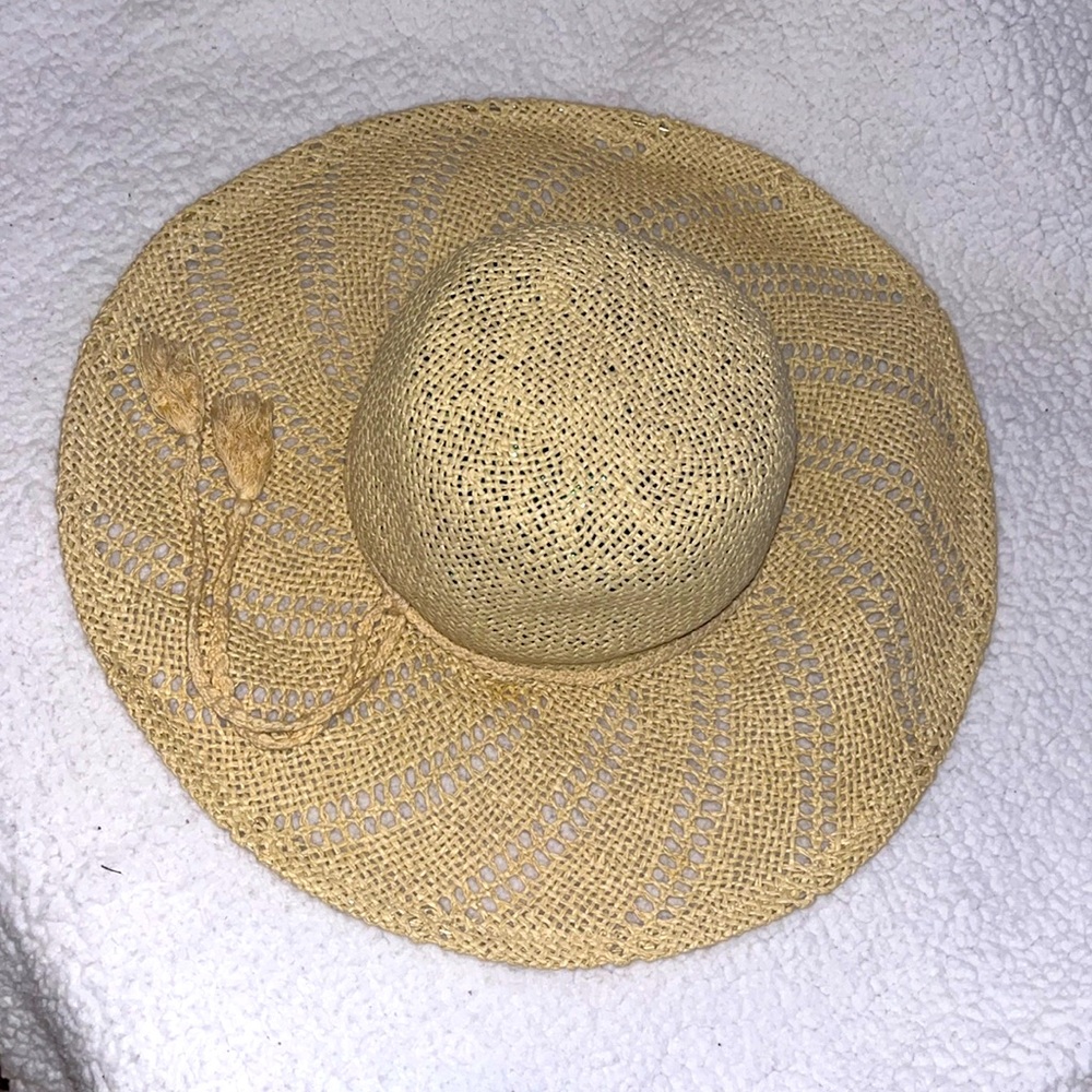 BananaRepublic M/L Woven 100% paper Sun hat. Excellent condition inside and out.